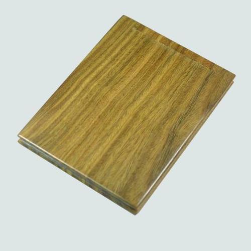 現(xiàn)在很多人喜歡用木質(zhì)材料做家具。