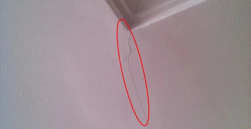 農(nóng)村建好的房子，吊頂開(kāi)裂了？，施工注意幾點(diǎn)就不怕。