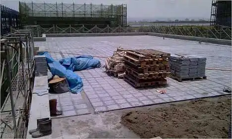 夏天來了，自建房的屋頂隔熱很重。